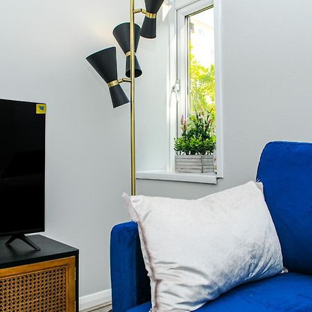 Greater London, 1 Bed London Flat, Parking, Nr Metro Stations, 15Mins To London Διαμέρισμα Εξωτερικό φωτογραφία