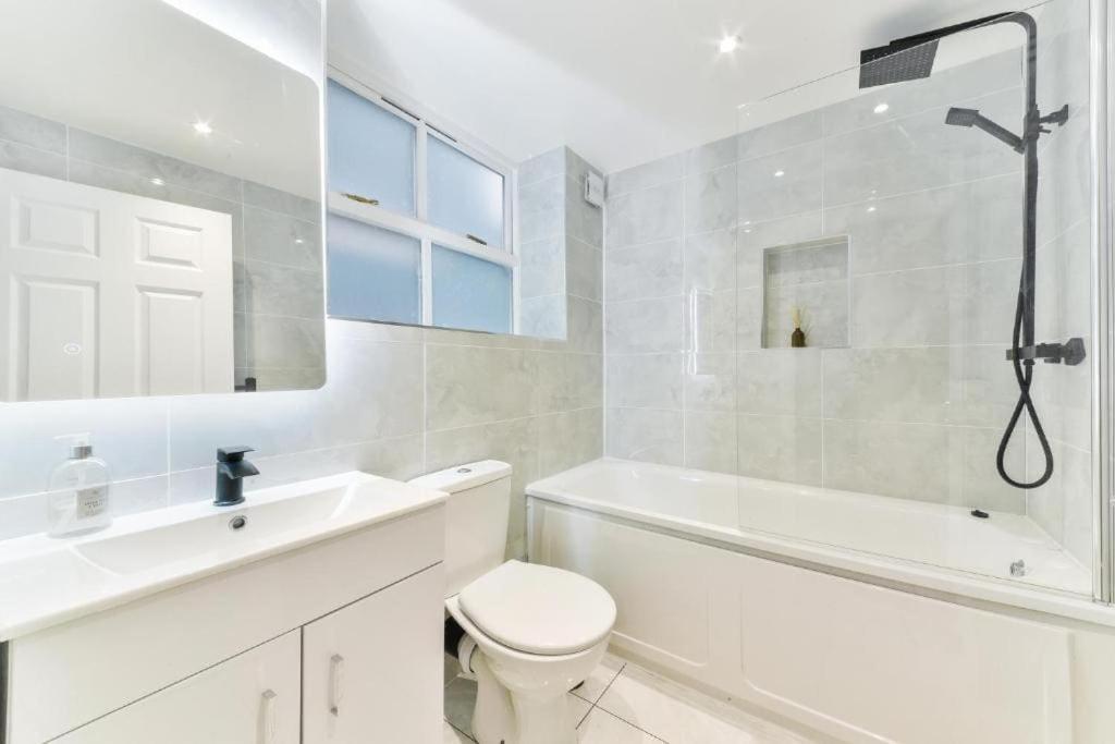 Greater London, 1 Bed London Flat, Parking, Nr Metro Stations, 15Mins To London Διαμέρισμα Εξωτερικό φωτογραφία