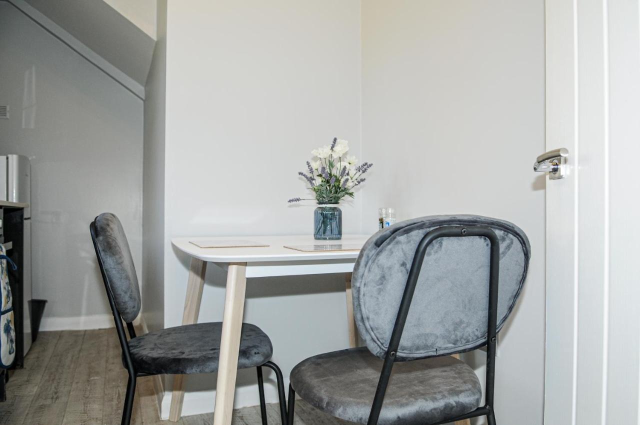 Greater London, 1 Bed London Flat, Parking, Nr Metro Stations, 15Mins To London Διαμέρισμα Εξωτερικό φωτογραφία