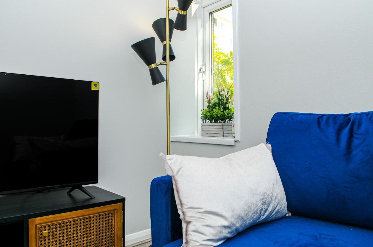 Greater London, 1 Bed London Flat, Parking, Nr Metro Stations, 15Mins To London Διαμέρισμα Εξωτερικό φωτογραφία