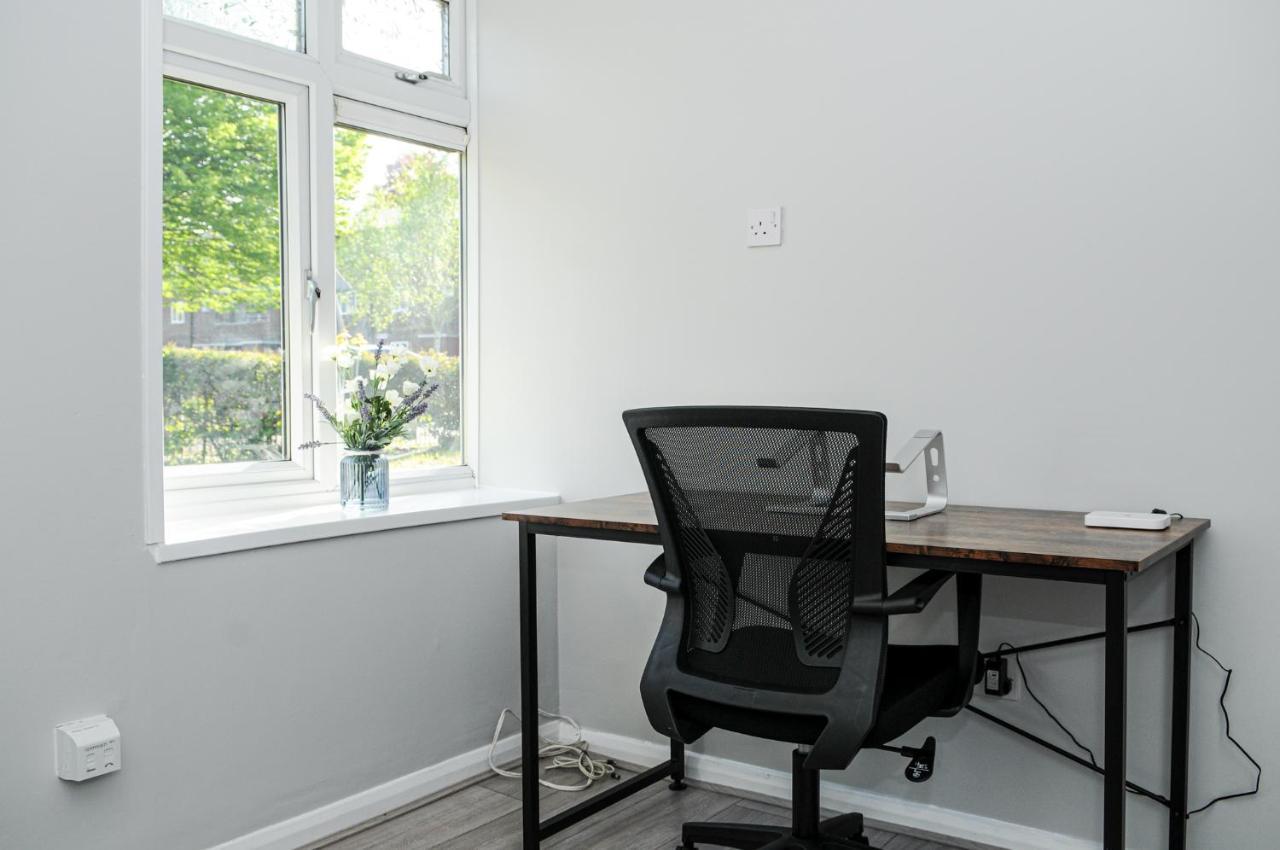 Greater London, 1 Bed London Flat, Parking, Nr Metro Stations, 15Mins To London Διαμέρισμα Εξωτερικό φωτογραφία